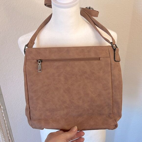 Celela Vegan Leather Cross Body Bag with Adjustable Strap ~ Classic Design - Picture 3 of 10